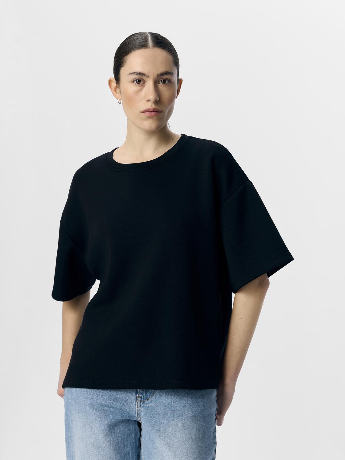 model_shot-front